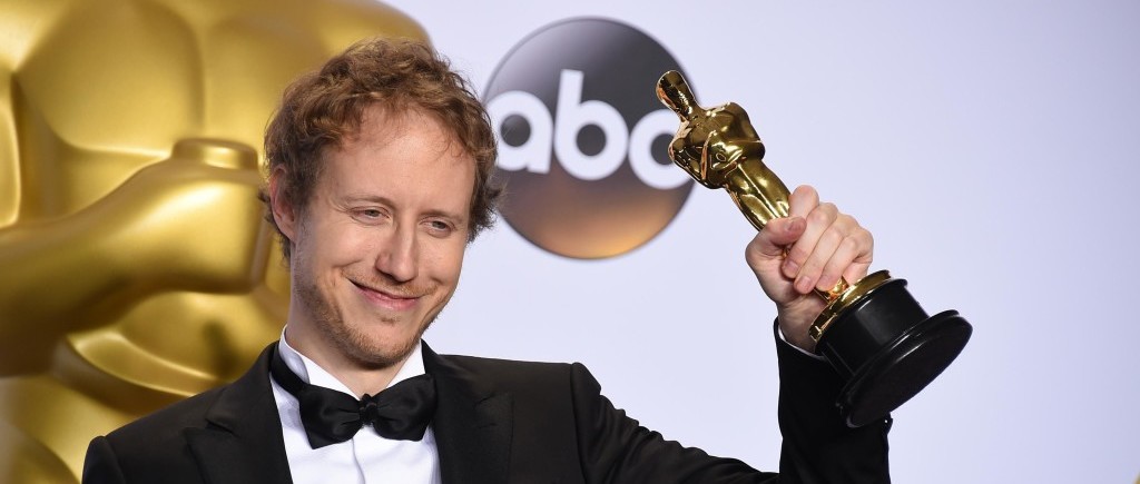 Laszlo Nemes, of Hungary, poses with the award for best foreign language film for Son of Saul in the press room at the Oscars on Sunday, Feb. 28, 2016, at the Dolby Theatre in Los Angeles. (Photo by Jordan Strauss/Invision/ANSA/AP)